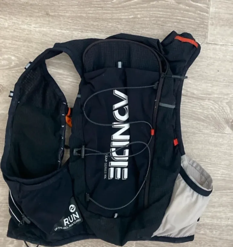 Used Salomon 10L Trail Vest bike — image 2 of 4