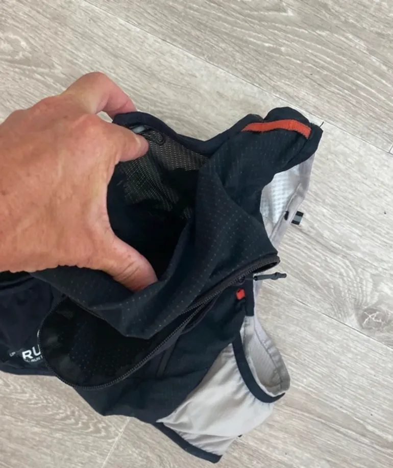 Used Salomon 10L Trail Vest bike — image 4 of 4