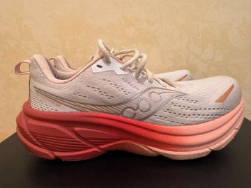 Used Saucony Hurricane 25 2025 Running Shoes