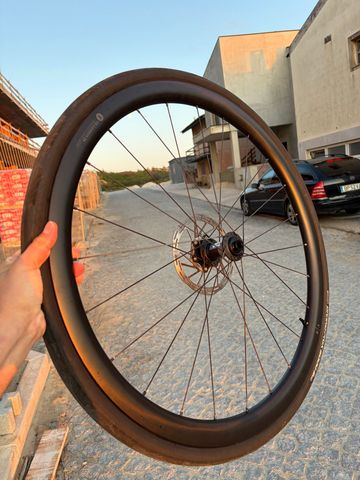 Used Van Rysel Carbon Wheels 2025 bike — image 2 of 5