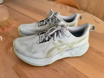 Used Asics Novablast 5 bike