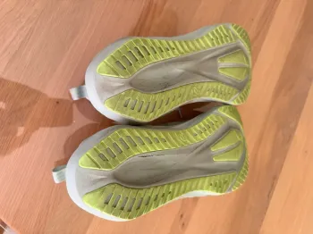 Used Asics Novablast 5 bike — image 2 of 3