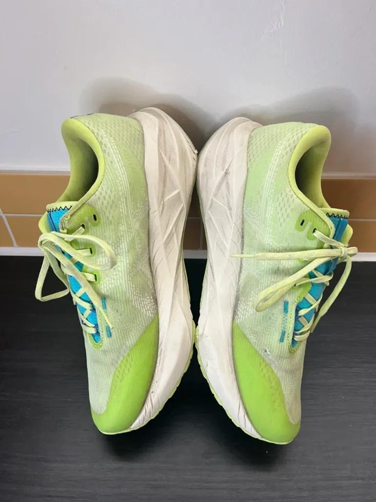 Asics Novablast 5 bike d'occasion — image 4 sur 12