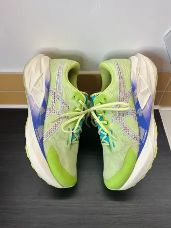 Asics Novablast 5 bike d'occasion — image 2 sur 12