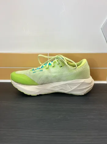 Asics Novablast 5 bike d'occasion — image 8 sur 12