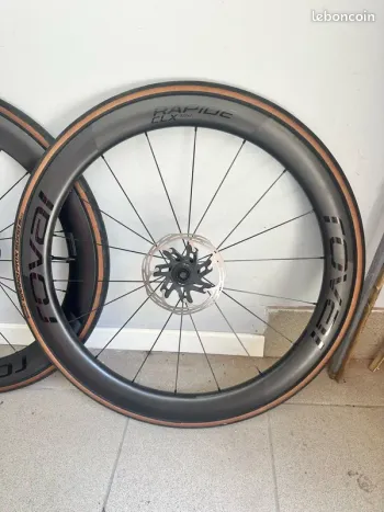 Used Roval Rapide CLX II 2025 bike — image 3 of 5