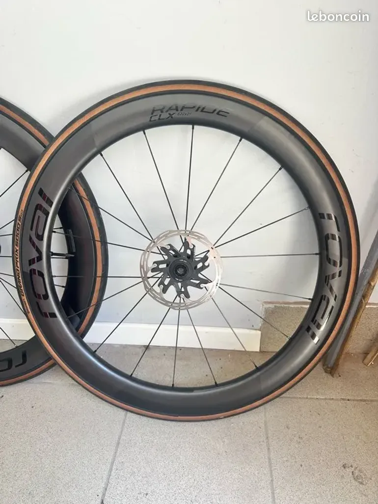 Used Roval Rapide CLX II 2025 bike — image 3 of 5