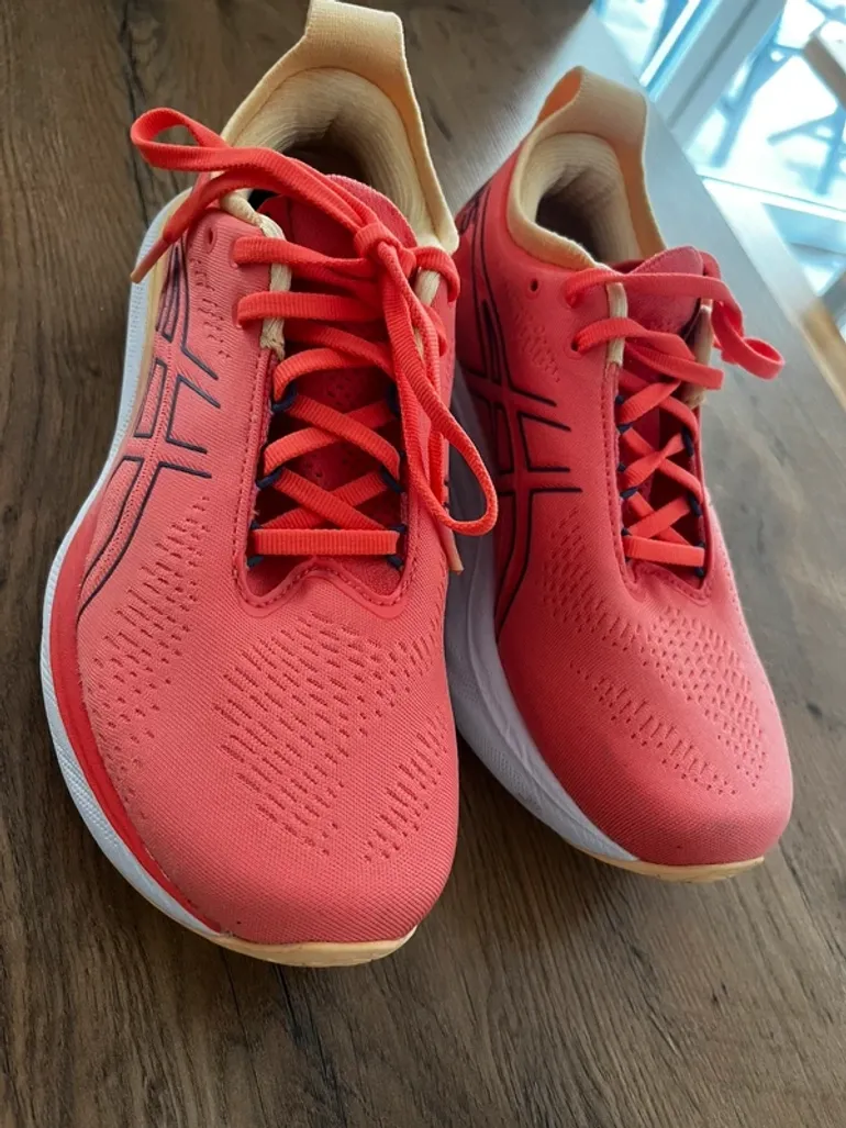 Tweedehands Asics Nimbus Gel 25 bike — afbeelding 2 van 6