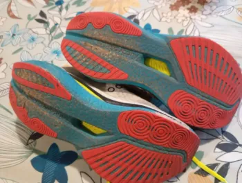 Tweedehands Saucony Endorphin Speed 5 bike — afbeelding 3 van 5