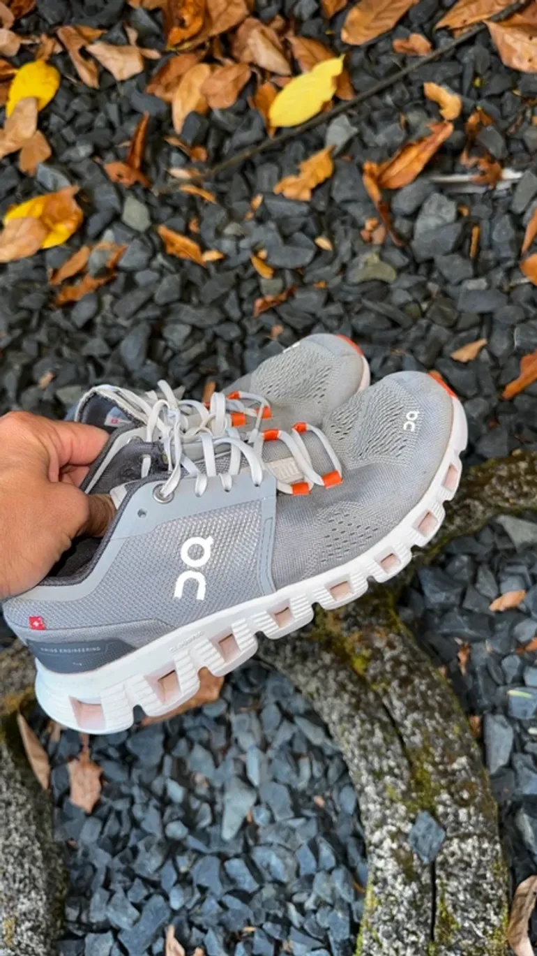 Tweedehands On Running Schuhe Größe 37 bike — afbeelding 1 van 11