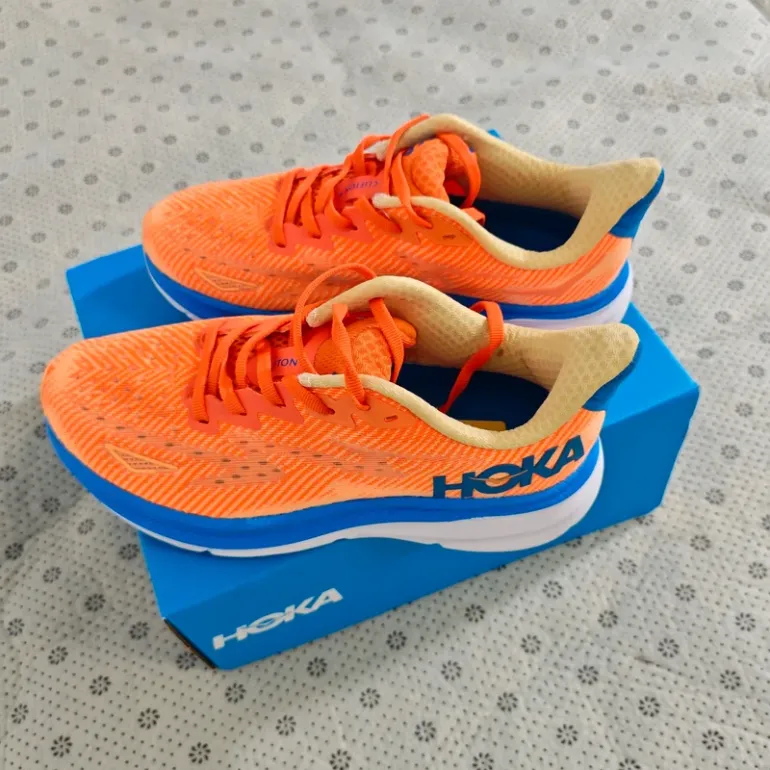Orange HOKA Running Shoes 9th generation bike de segunda mano — imagen 2 de 9
