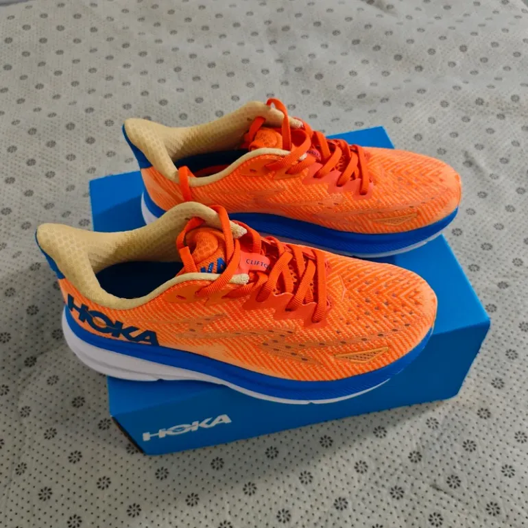 Orange HOKA Running Shoes 9th generation bike de segunda mano — imagen 3 de 9