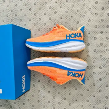 Orange HOKA Running Shoes 9th generation bike de segunda mano — imagen 5 de 9