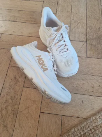 Hoka Bondi 9 bike d'occasion — image 2 sur 8