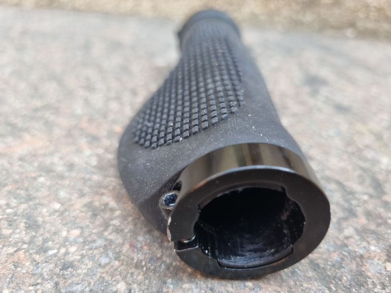 Použité No brand Manopole ergonomiche con collarini di fissaggio 2025 bike — obrázek 4 z 6