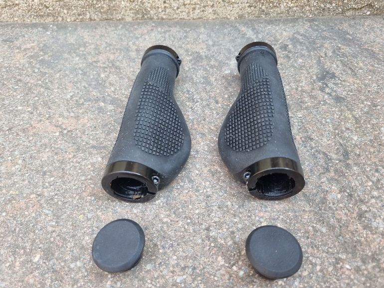 Použité No brand Manopole ergonomiche con collarini di fissaggio 2025 bike — obrázek 2 z 6