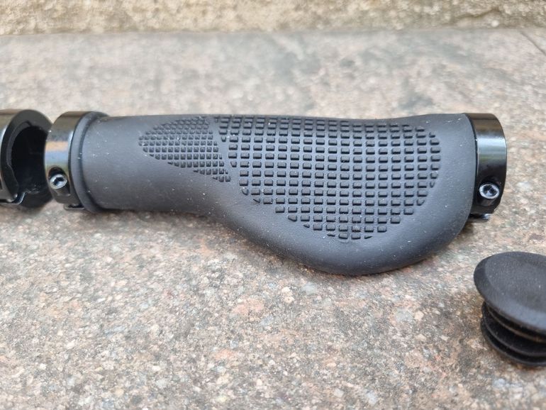 Použité No brand Manopole ergonomiche con collarini di fissaggio 2025 bike — obrázek 6 z 6