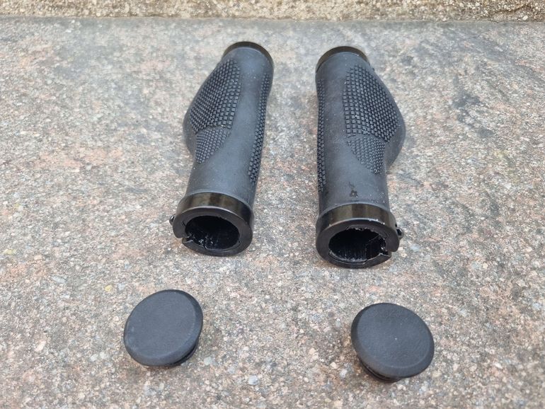 Použité No brand Manopole ergonomiche con collarini di fissaggio 2025 bike — obrázek 3 z 6