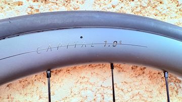Tweedehands Syncros Capital 1.0 S 40mm 2025 bike — afbeelding 5 van 6