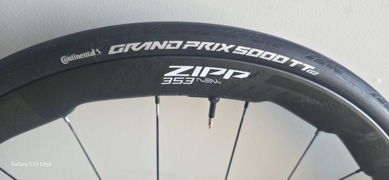 Used Zipp 353 NSW Tubeless Disc-brake Wheelset 2026 bike — image 2 of 9