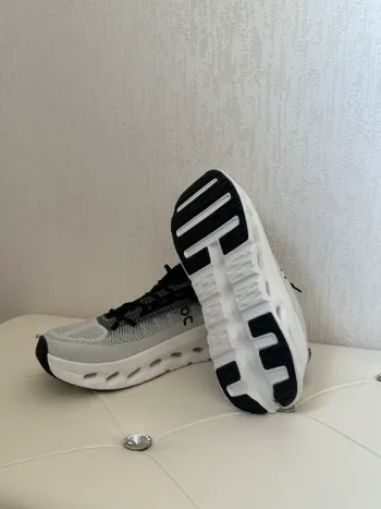 Tweedehands On Running Cloud Tilt bike — afbeelding 3 van 5