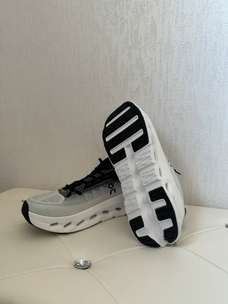 Tweedehands On Running Cloud Tilt bike — afbeelding 3 van 5