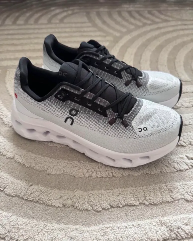Tweedehands On Running Cloud bike — afbeelding 2 van 3