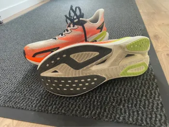 Tweedehands Hoka Mach x3 bike — afbeelding 3 van 4