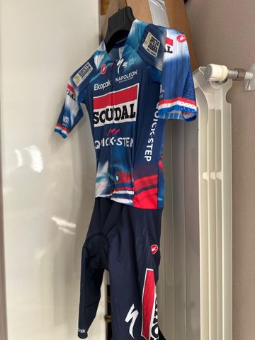 Used Castelli soudal quick step 2025 bike — image 3 of 9