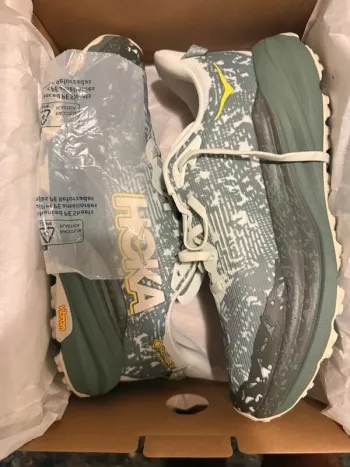 Used Hoka Speedgoat 6 Gtx bike — image 3 of 4