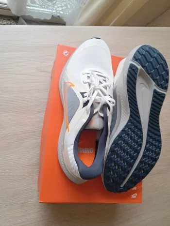 Used Nike running shoes bike — image 4 of 5