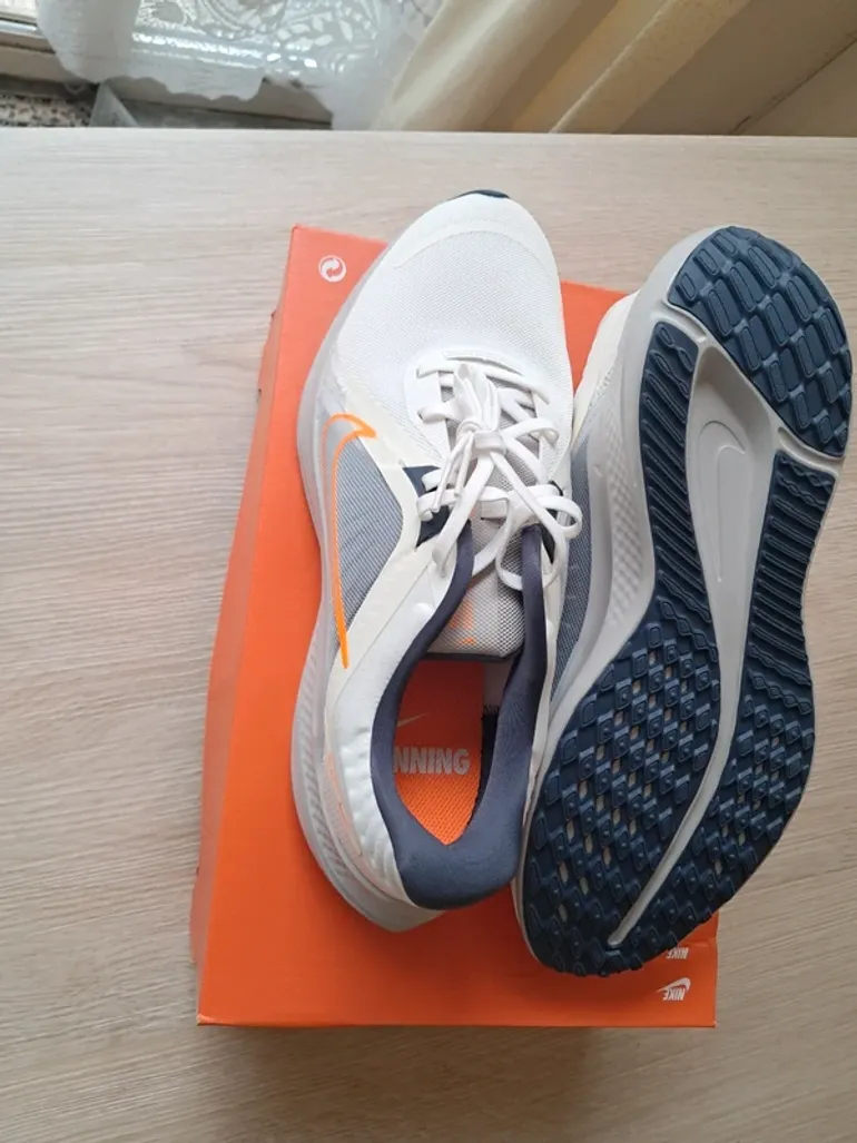 Used Nike running shoes bike — image 4 of 5