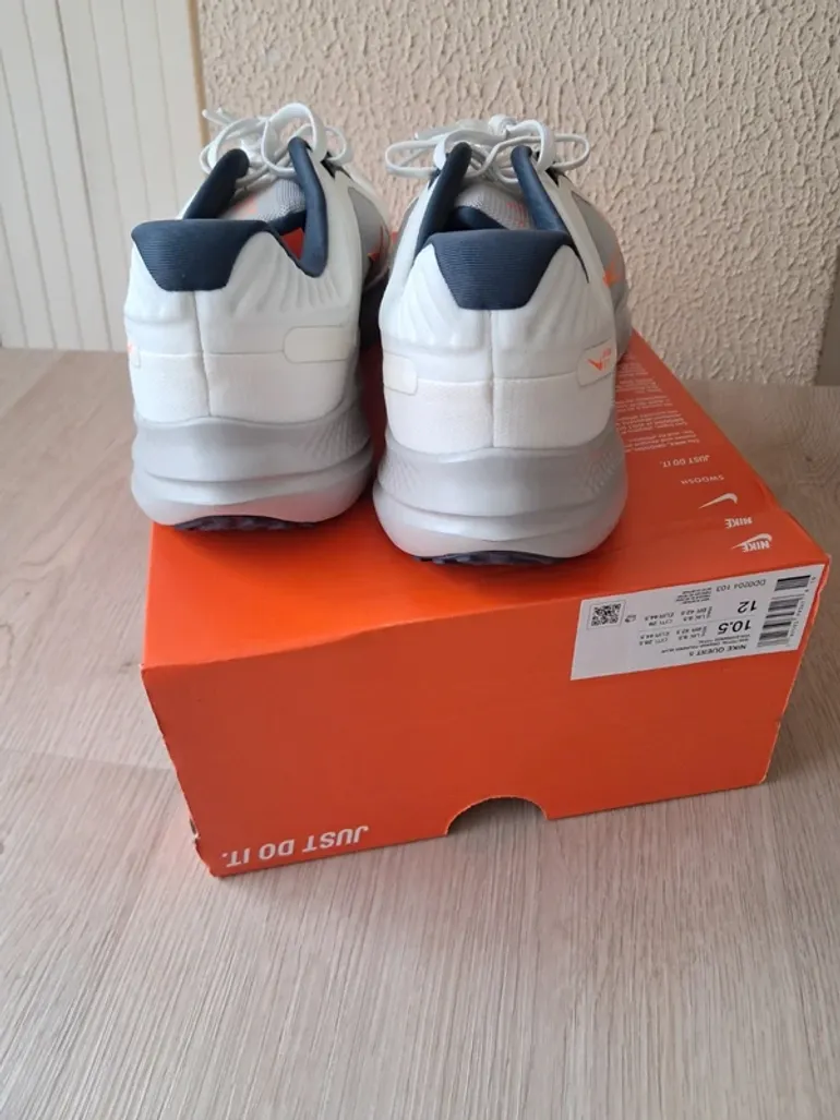 Used Nike running shoes bike — image 3 of 5