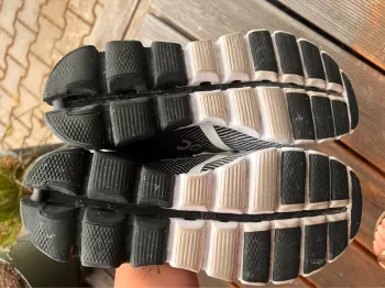 Lange ON Turnschuhe schwarz-weiß Gr 40 bike de segunda mano — imagen 5 de 6