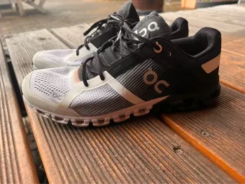 Lange ON Turnschuhe schwarz-weiß Gr 40 bike de segunda mano
