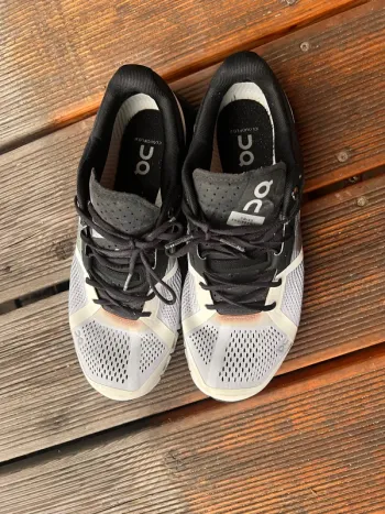 Lange ON Turnschuhe schwarz-weiß Gr 40 bike de segunda mano — imagen 2 de 6