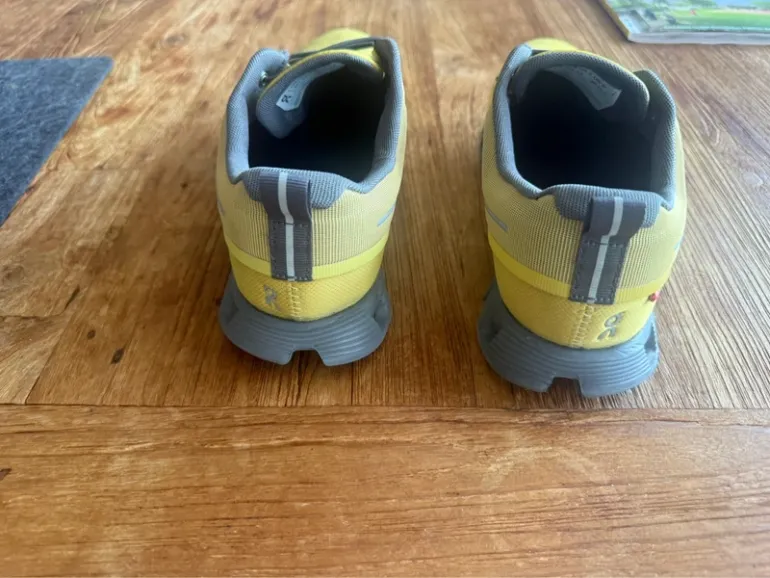 Tweedehands On Running Cloud Waterproof bike — afbeelding 3 van 5