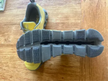 Tweedehands On Running Cloud Waterproof bike — afbeelding 5 van 5