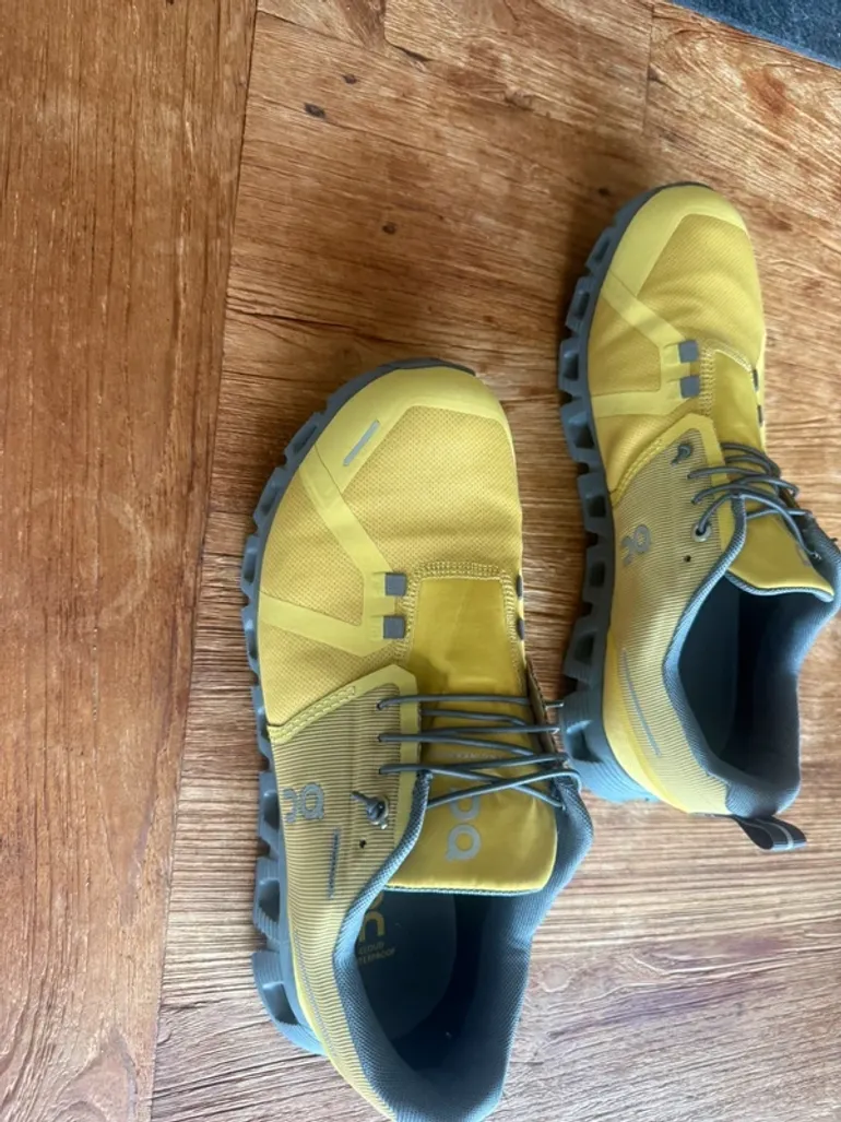 Tweedehands On Running Cloud Waterproof bike — afbeelding 2 van 5
