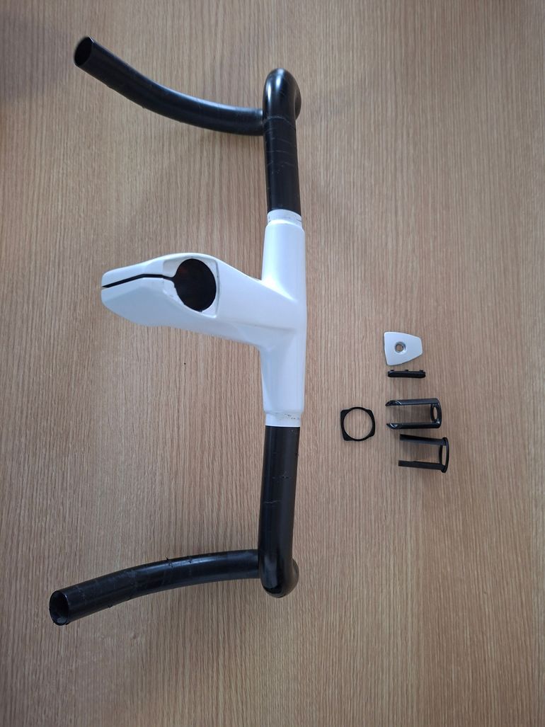 Used Bmc ICS Manubrio Carbonio 2024 bike — image 3 of 4