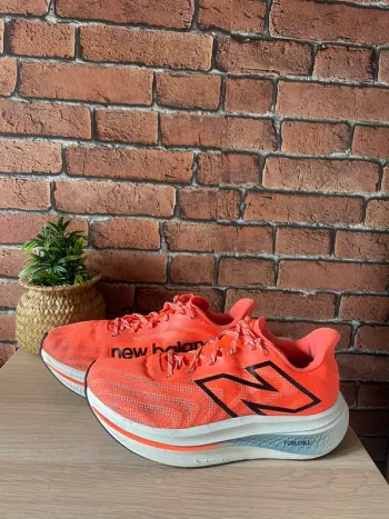 Gebrauchtes New Balance FuelCell SuperComp Trainer v2 bike