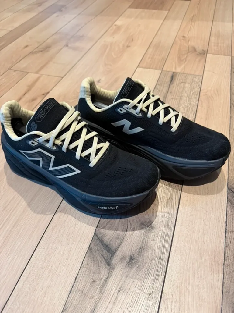 Tweedehands New Balance Fresh Foam More V5 bike — afbeelding 2 van 7