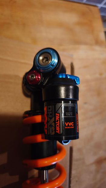 Použité Fox Racing DHX2 Coil Shock bike — obrázek 2 z 3