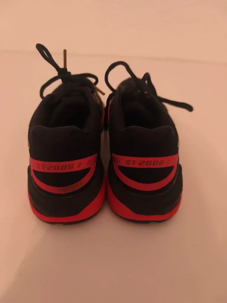 Gebrauchtes Asics Damenlaufschuhe Schwarz/Rot/Gold bike — Bild 4 von 5
