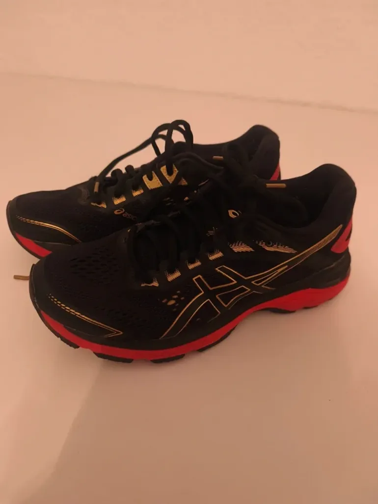 Gebrauchtes Asics Damenlaufschuhe Schwarz/Rot/Gold bike — Bild 2 von 5