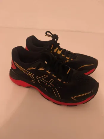 Gebrauchtes Asics Damenlaufschuhe Schwarz/Rot/Gold bike — Bild 3 von 5