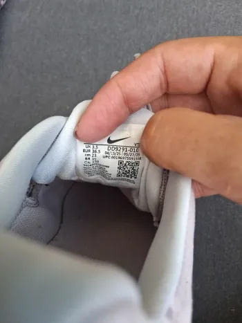 Nike Running Shoes bike usato — immagine 7 di 7
