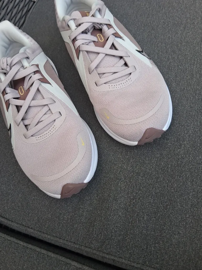 Nike Running Shoes bike usato — immagine 4 di 7