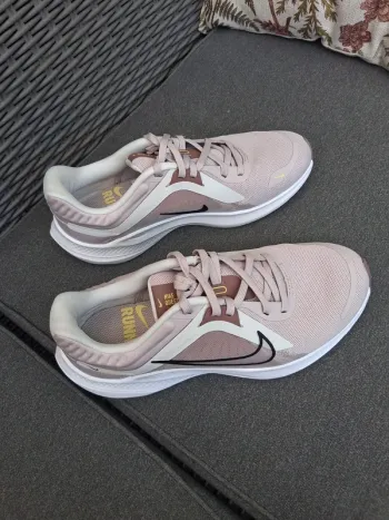 Nike Running Shoes bike usato — immagine 2 di 7