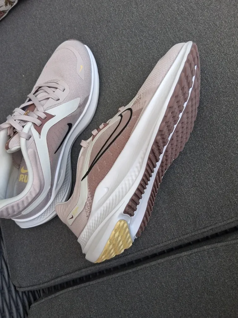 Nike Running Shoes bike usato — immagine 3 di 7